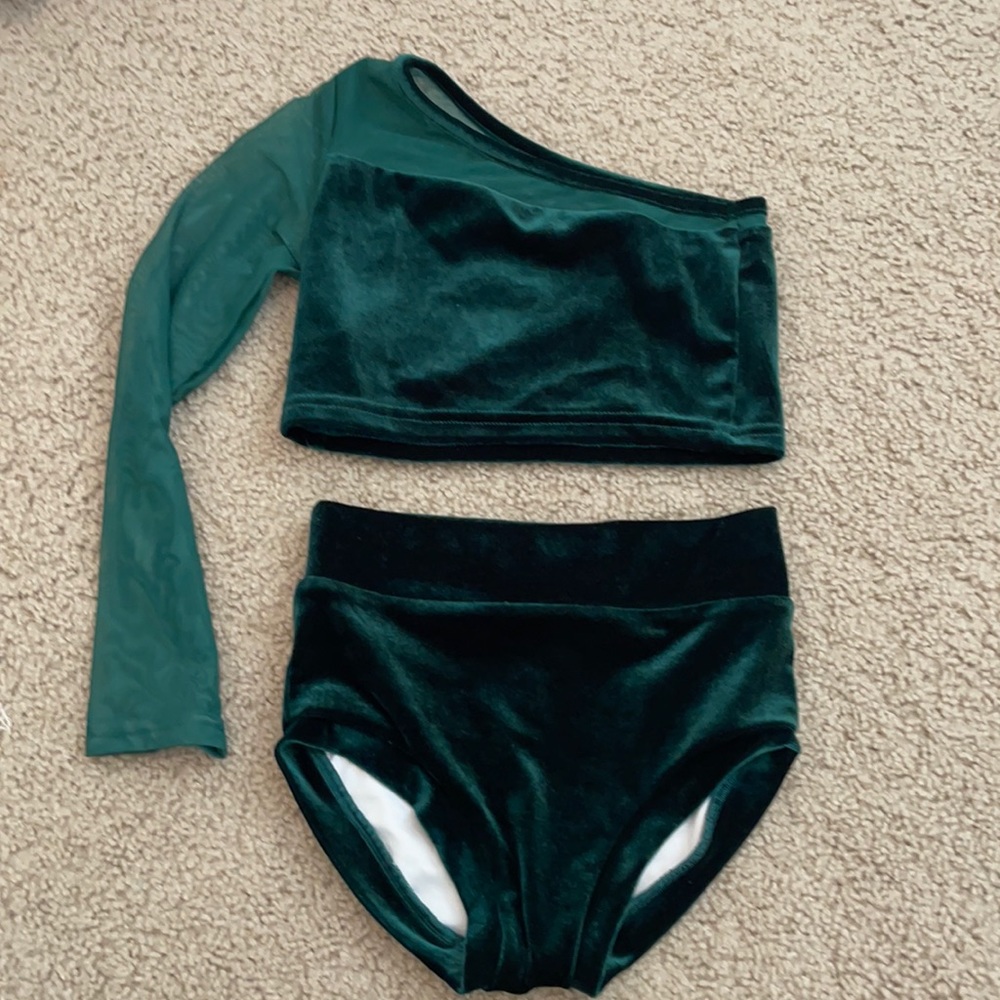 Gorgeous two piece dance set